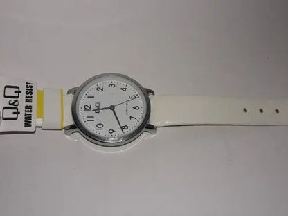 Reloj Q&q Cuero Dama 30mm Q58a-008py - Blanco